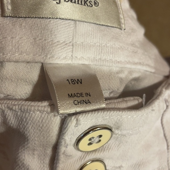 White capris - Picture 8 of 10